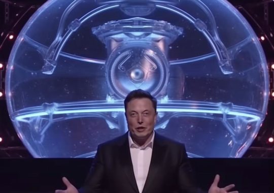 Elon Musk en un escenario con una esfera misteriosa detrás de él, en un estilo que combina elementos de lo sobrenatural, la estética rústica de una cabaña y el steampunk cibernético, con agua hiperrealista y formas simétricas.